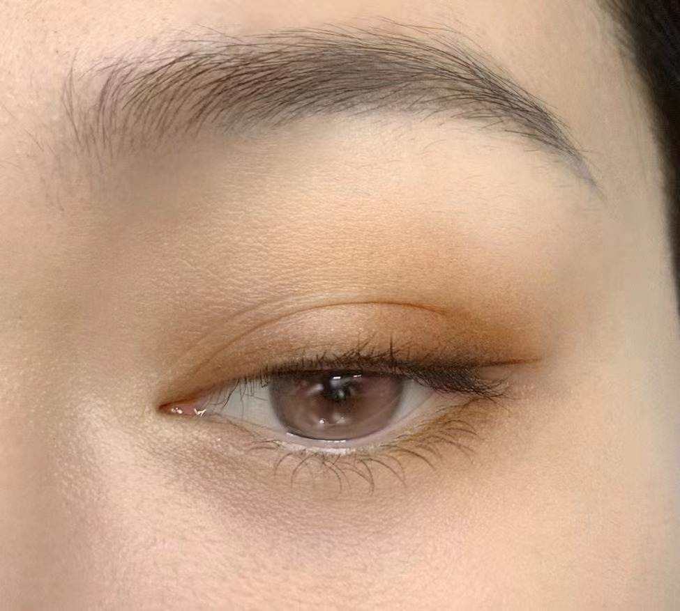 眼影